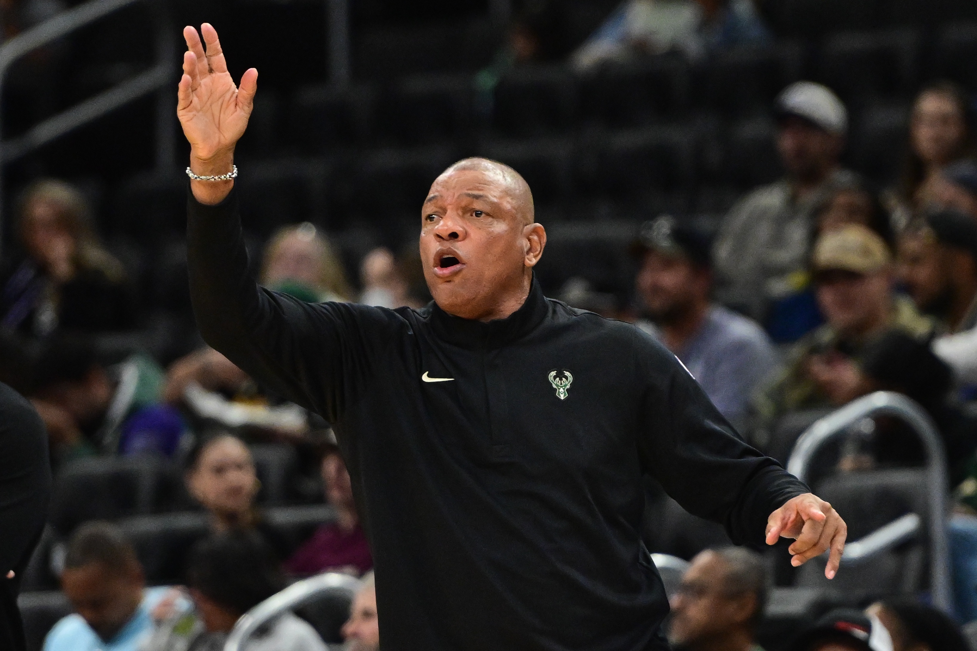 星空体育线上-美网友谈老里下课：字母和老詹一样是教练杀手？他是名人堂教练？